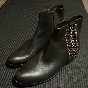 Vaneli Brown Bootie size 8 fit like a glove , super trendy